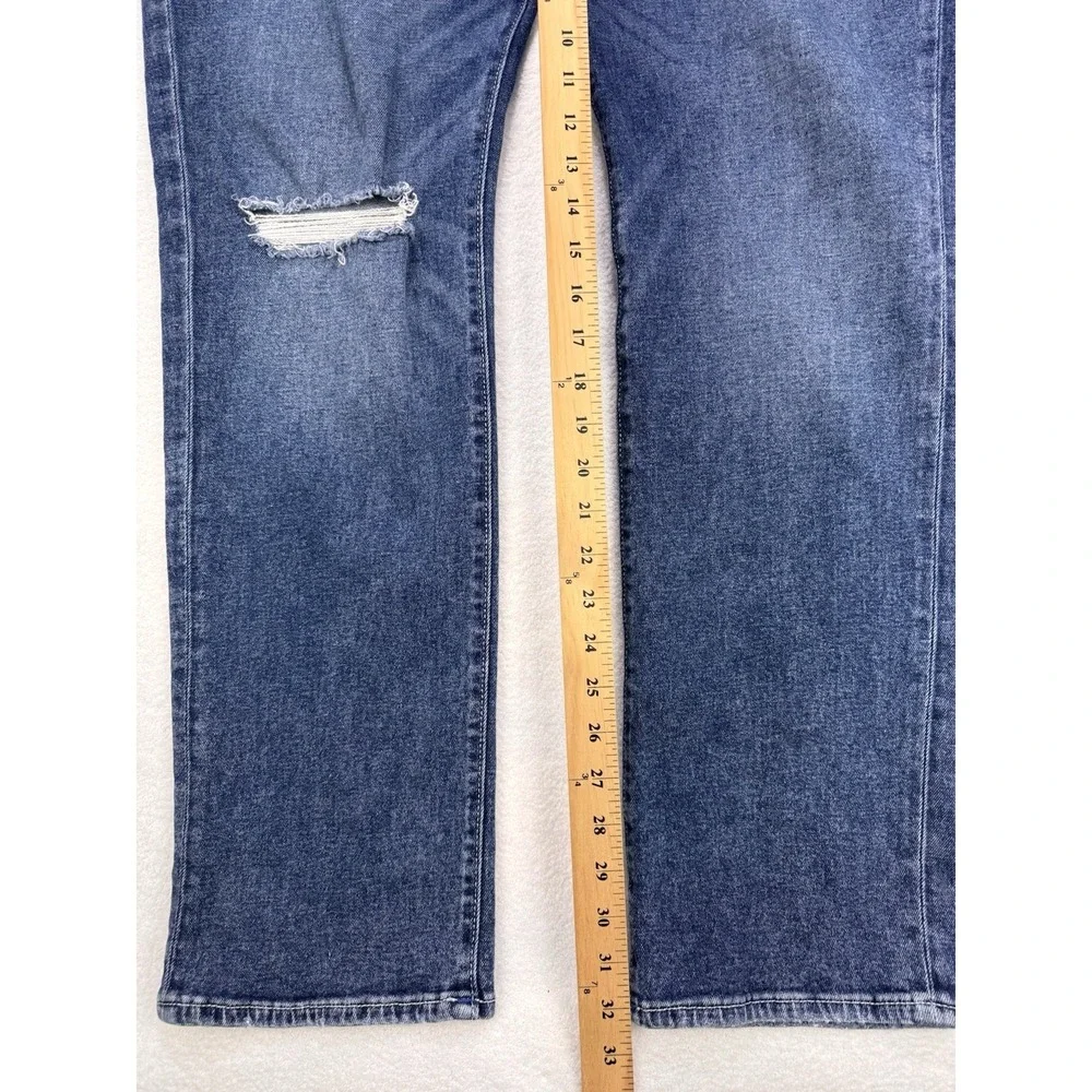 True Religion Geno Jeans Men 40x32 Blue Relaxed Slim Distress Whiskered Denim‎